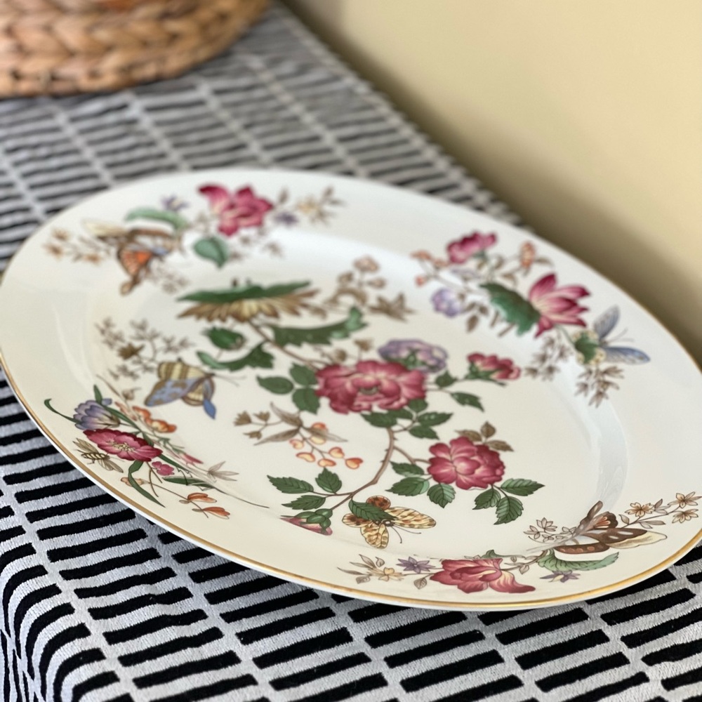 Vintage Wedgwood bone China serving platter. WD 3984